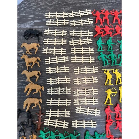 Plastic Western Cowboys Indians Horses And Fences, 100 Piece Lot Unbranded - Picture 6 of 16